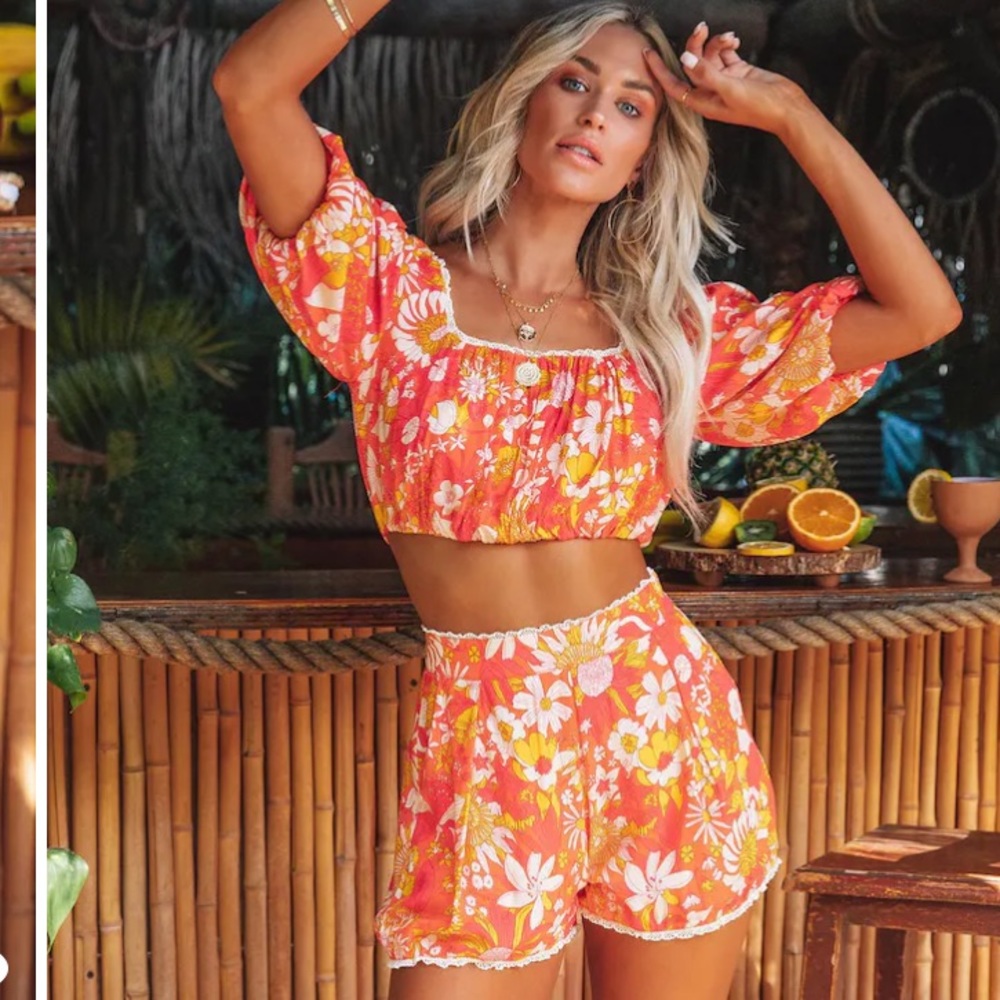 NWT Vici Bahama Breeze Puff Sleeve Crop Top & Pocketed High Rise Floral Shorts